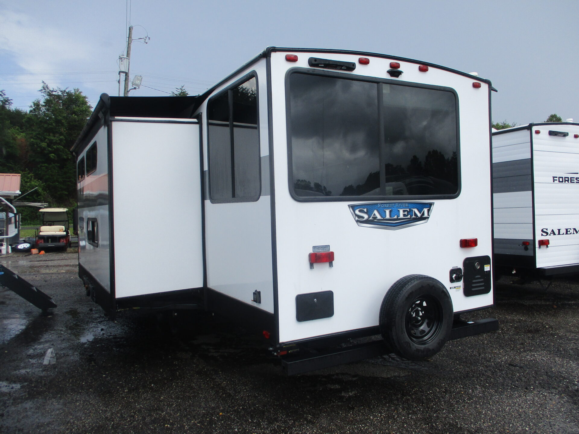 Pre Owned Travel Trailer within driving distance of Elkin, NC.
