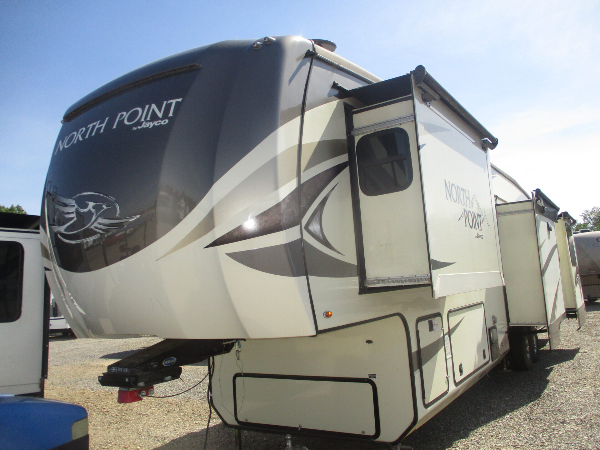 Camper Dealer of 5th Wheel Camper near Boone NC.