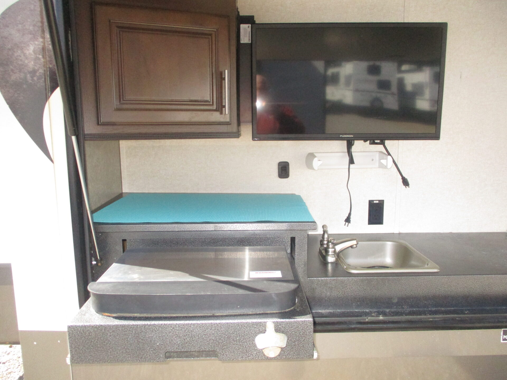 Camper Dealer of Fifth Wheel Campers within driving distance of the Blue Ridge Parkway.
