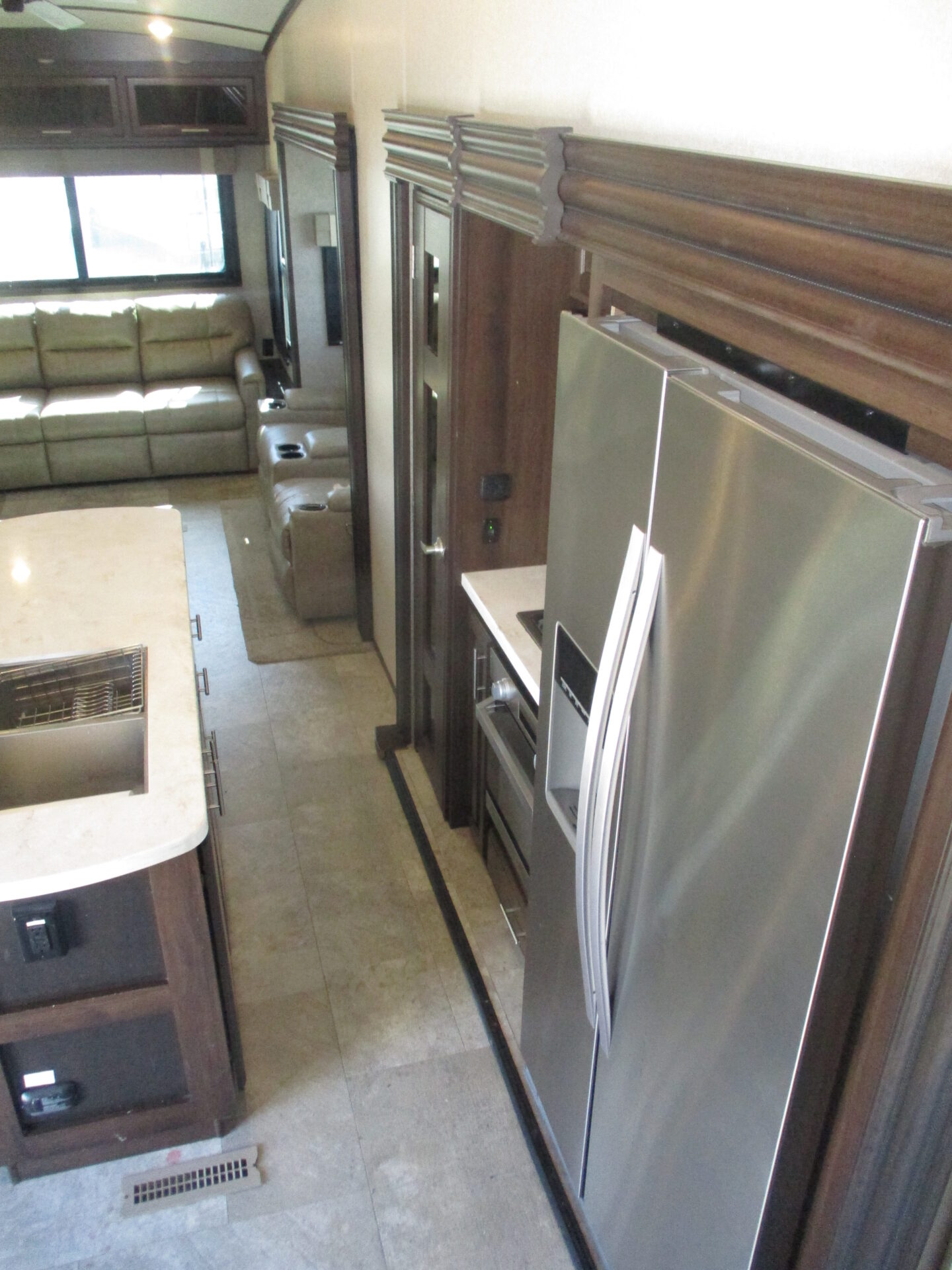 Camper Dealer of Fifth Wheel Campers within driving distance of the Blue Ridge Parkway.