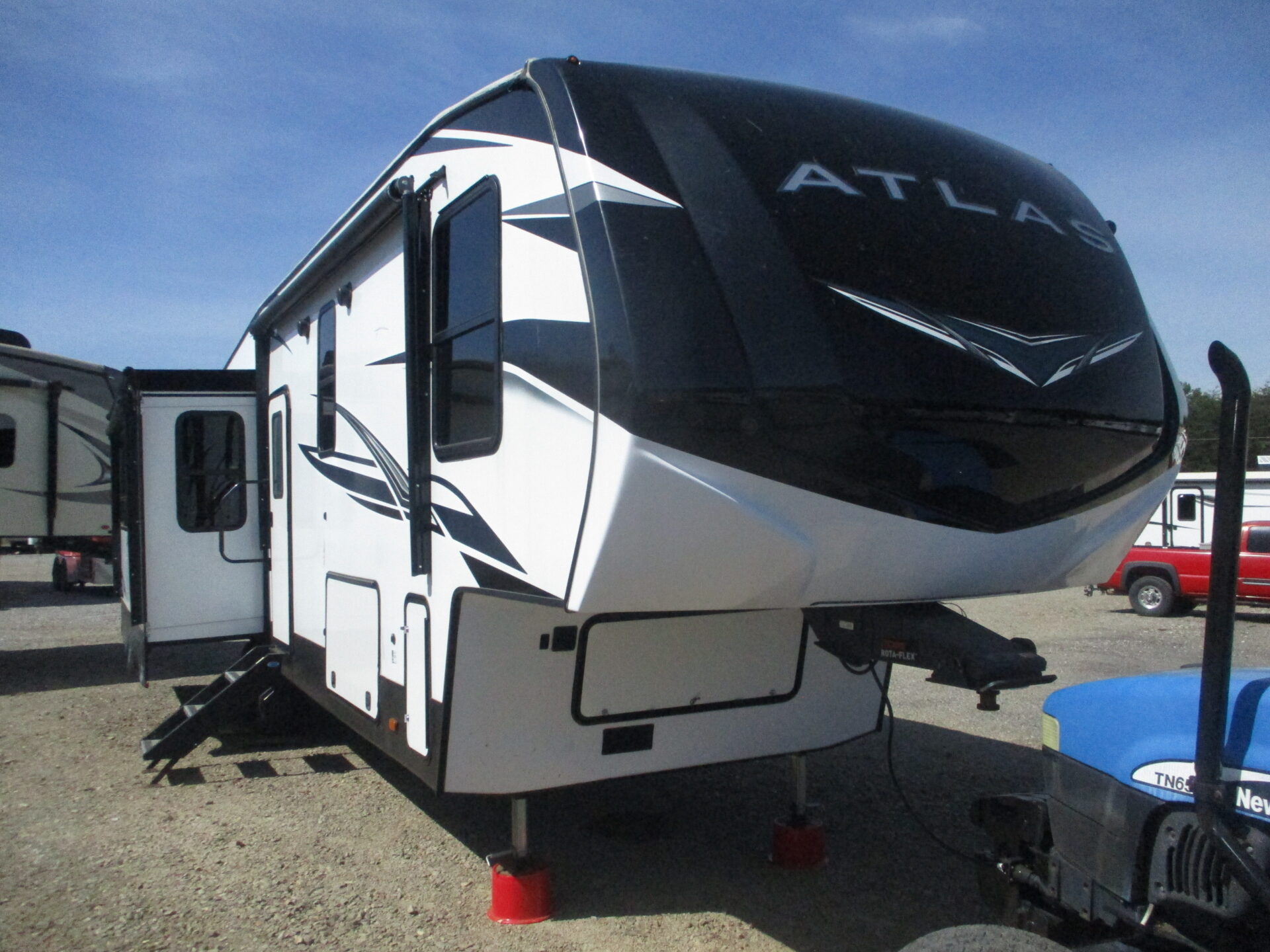 Camper Dealer of 5th Wheel Camper within driving distance of Lenoir, NC.