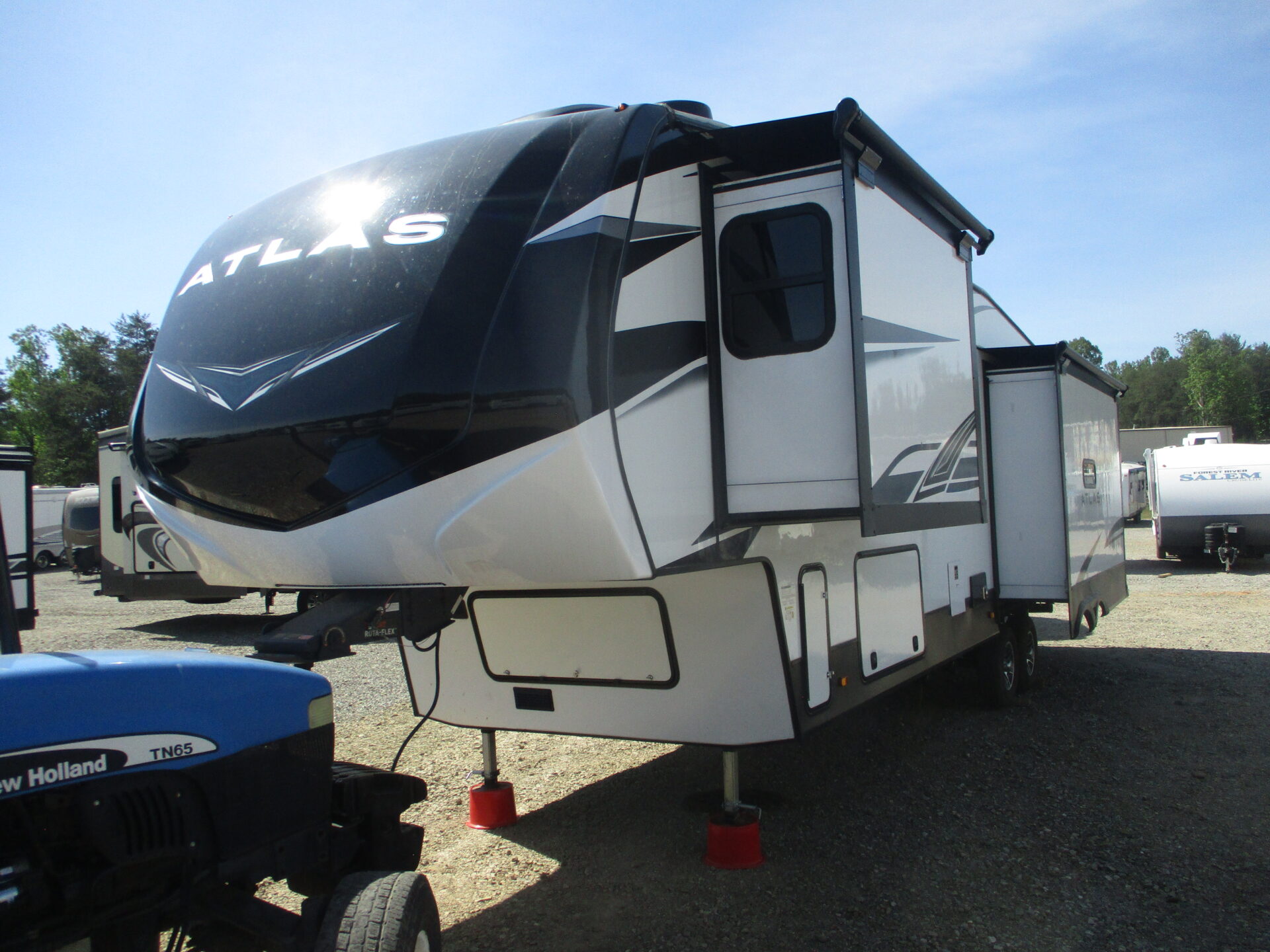 Camper Dealer of Fifth Wheel Campers within driving distance of Sparta, NC.