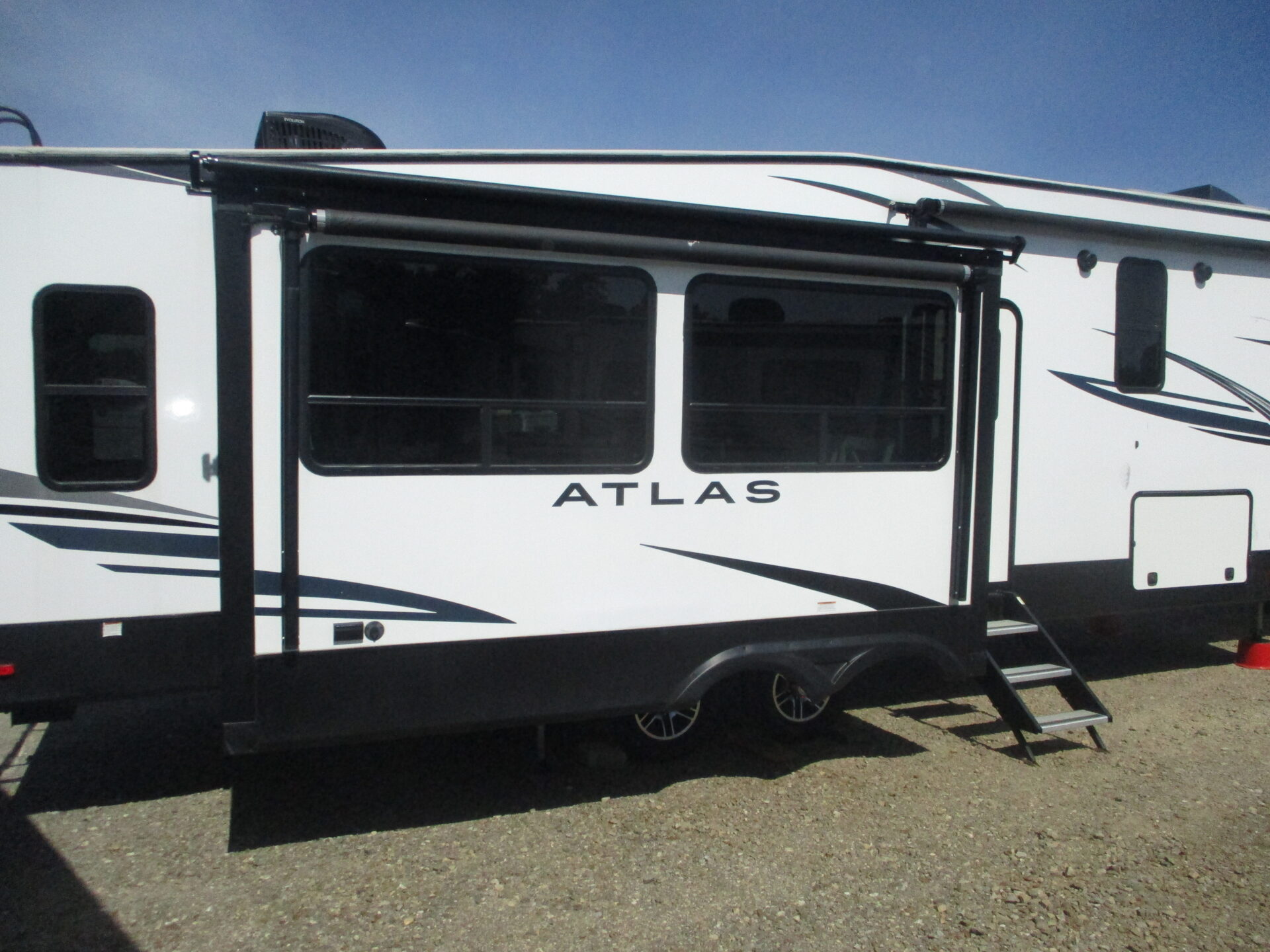 Camper Dealer of 5th Wheel Camper within driving distance of Winston-Salem, NC.