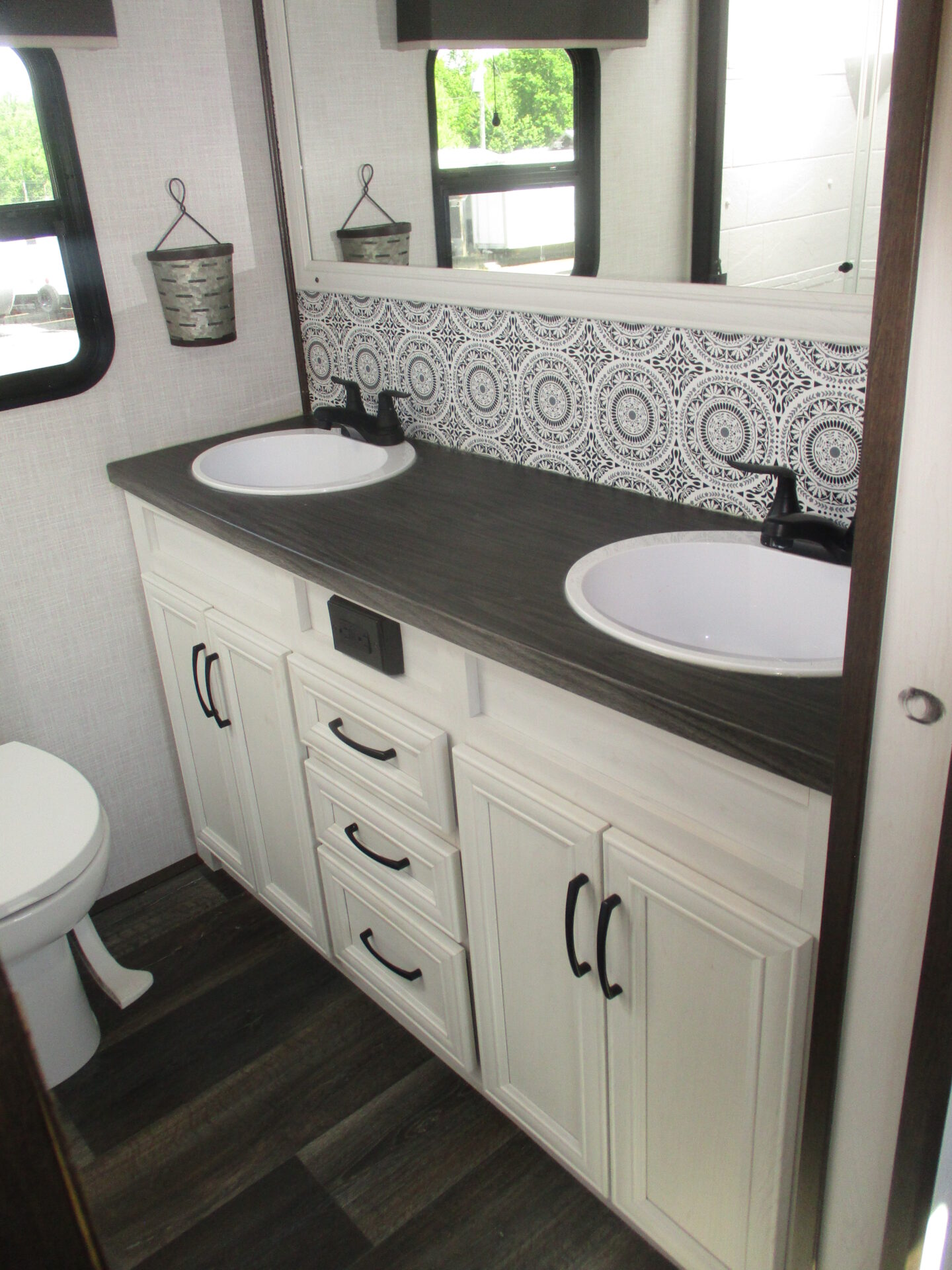Camper Dealer of 5th Wheel Camper within driving distance of the Blue Ridge Parkway.