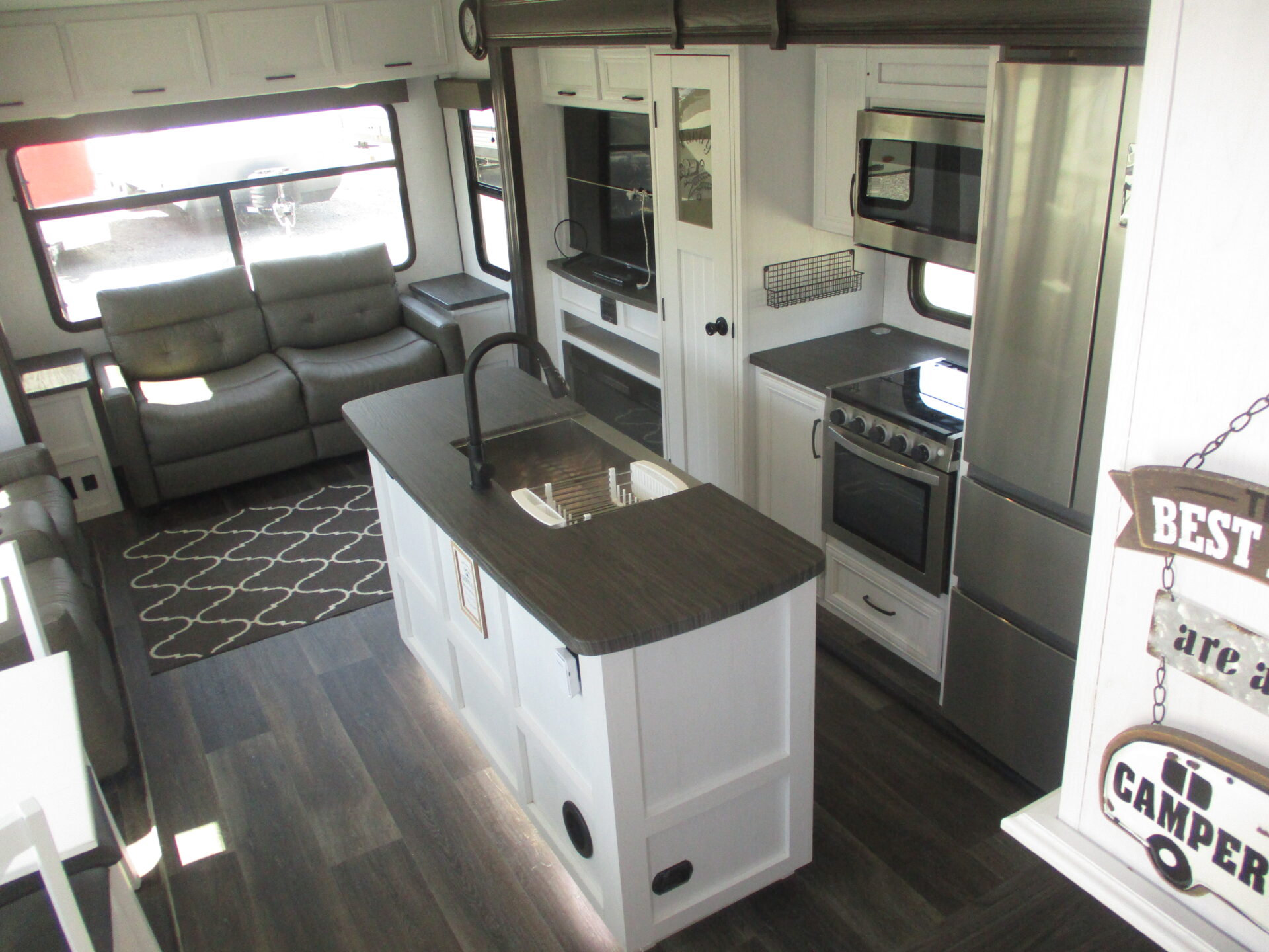 Camper Dealer of Fifth Wheel Campers near Winston-Salem.