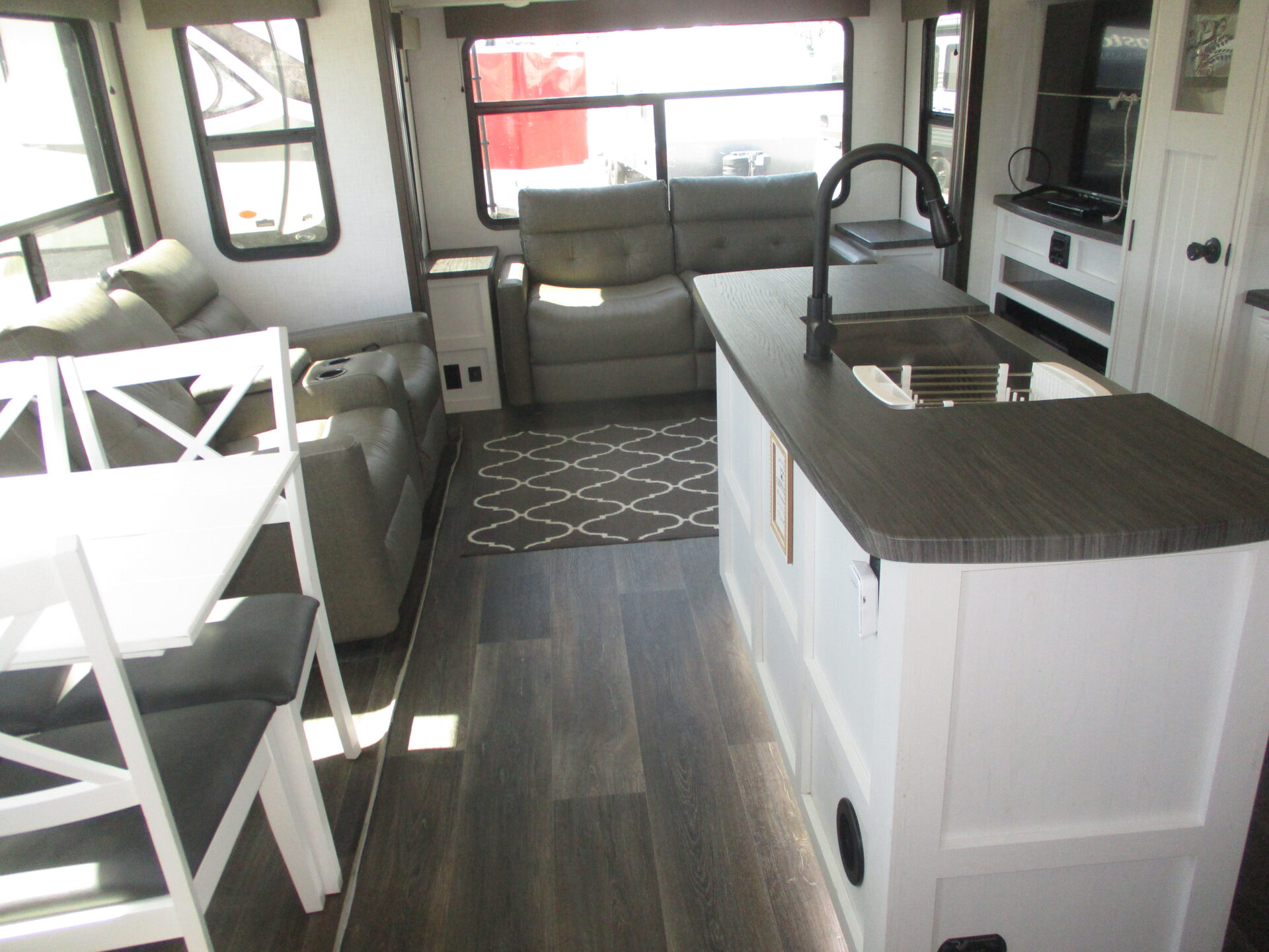 Camper Dealer of Fifth Wheel Campers within driving distance of Elkin, NC.