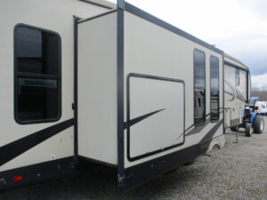 Camper Dealer of 5th Wheel Camper within driving distance of Winston-Salem, NC.